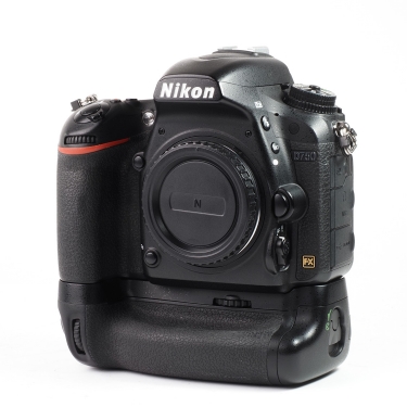 Nikon D750 DSLR Camera Body with MB-D16 (EX+) Used