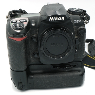 Nikon D200 DSLR Camera Body with Grip (BGN) Used