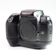 Pentax Z-1P 35mm Film SLR Camera Body w/ FDP Grip (EX+) Used