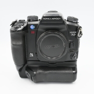 Minolta Maxxum 7D DSLR Camera Body with VC-7D Vertical Grip (BGN) Used